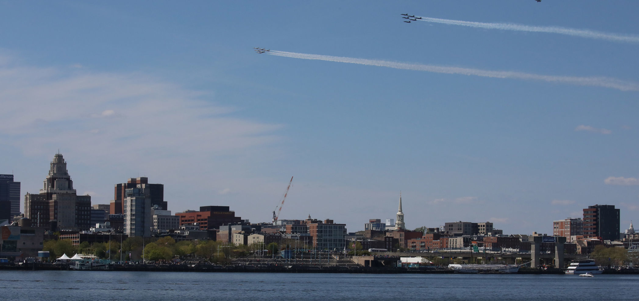 Blue Angels-Thunerbirds Fly over Philadelphia